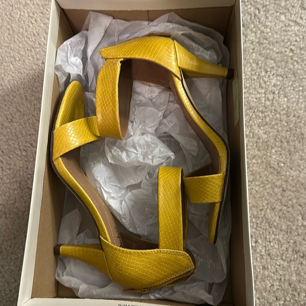Style and Co yellow heels